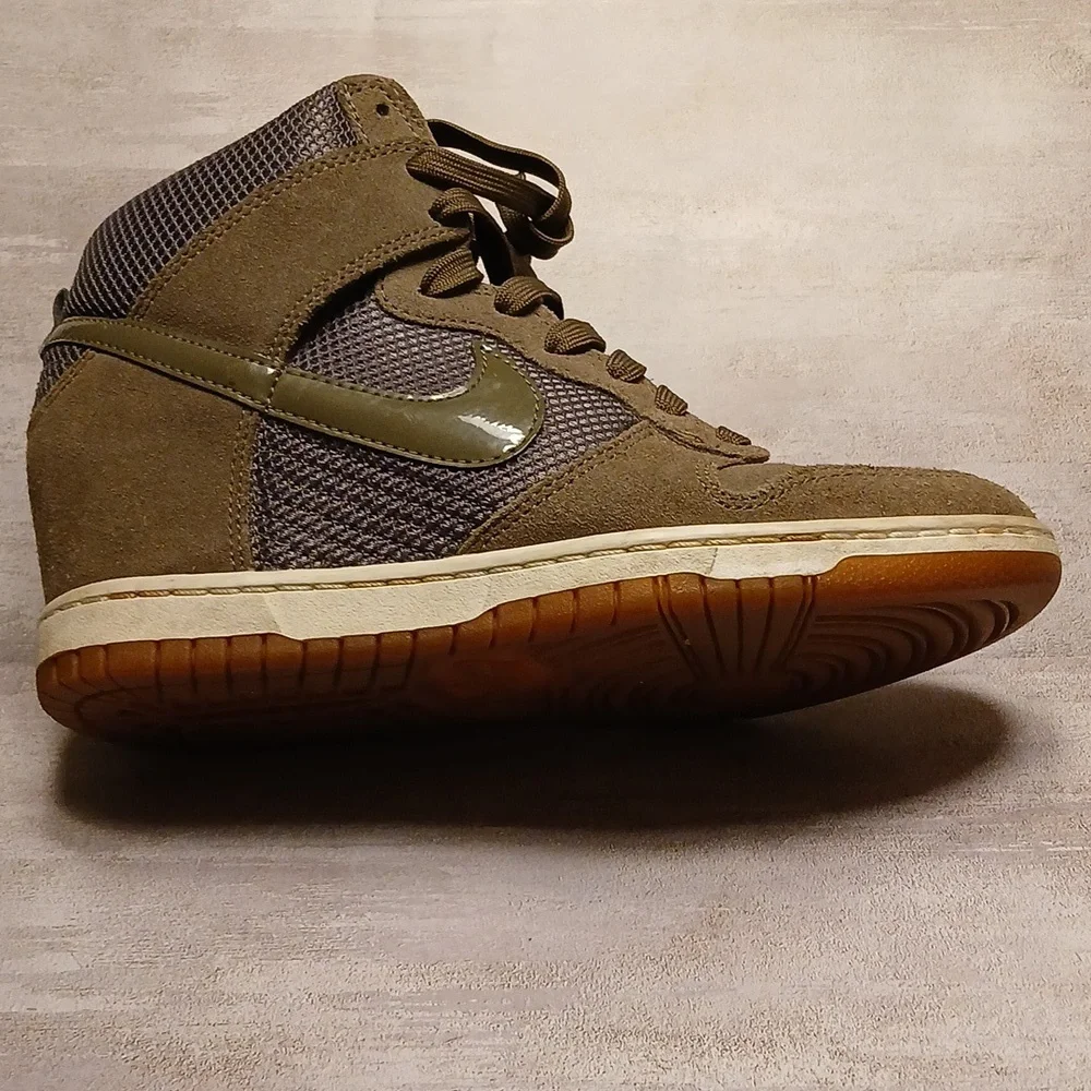 Nike Woman's Olive Green Suede & Mesh Dunk Sky Hidden Wedge High-Top Sneakers 8 - Picture 4 of 7